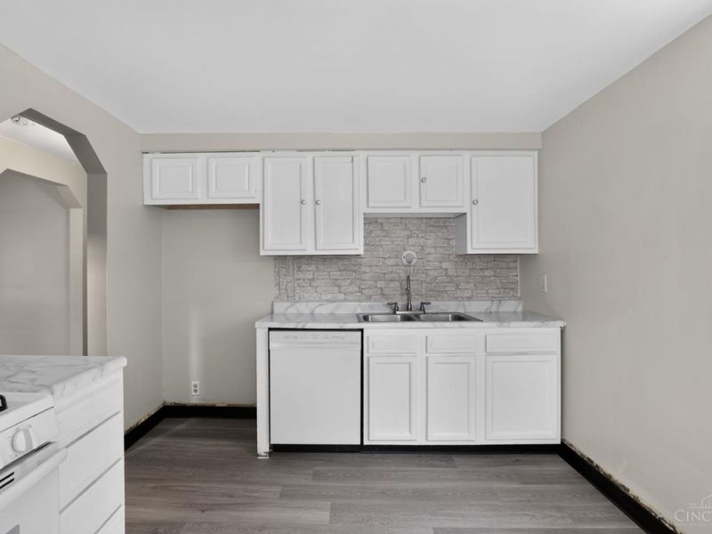 8243 Daly Road, Cincinnati, OH 45231 Photo 11