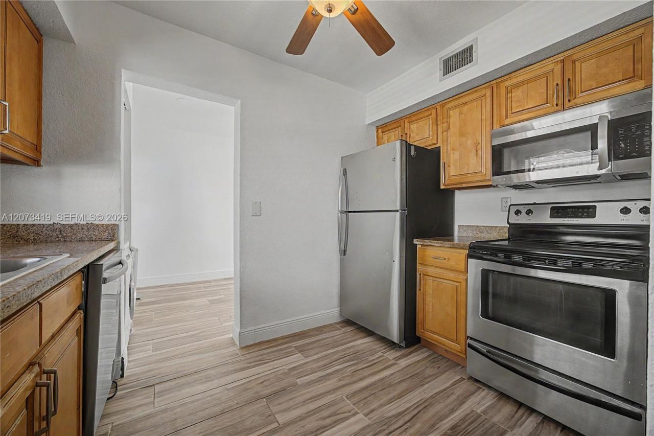 8475 SW 94th St , Unit 224E, Miami, FL 33156 Photo