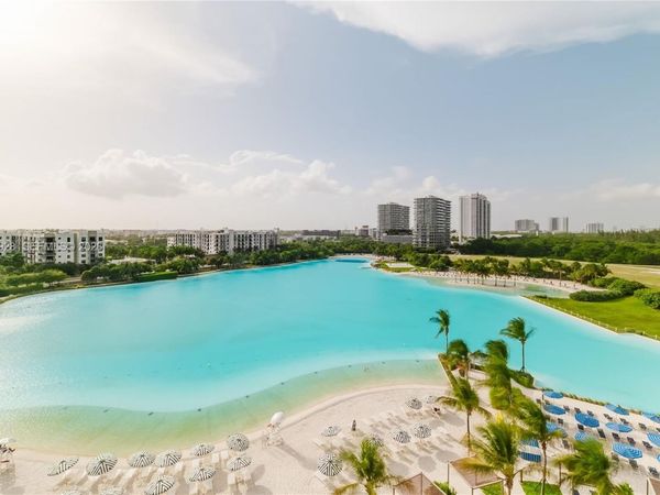 2411 Laguna Cir , Unit 2909, Miami, FL 33181