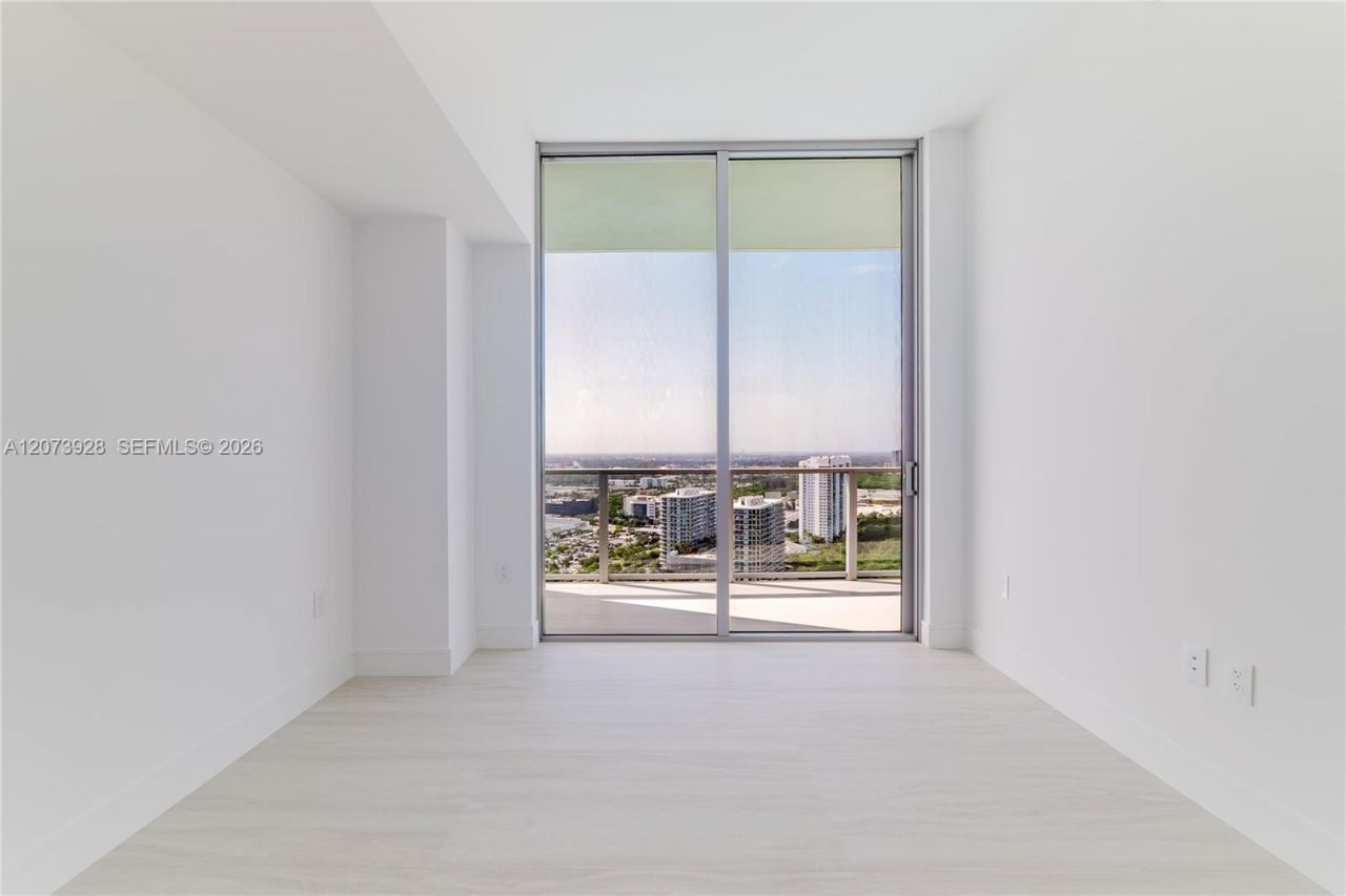 2411 Laguna Cir , Unit 2909, Miami, FL 33181 Photo