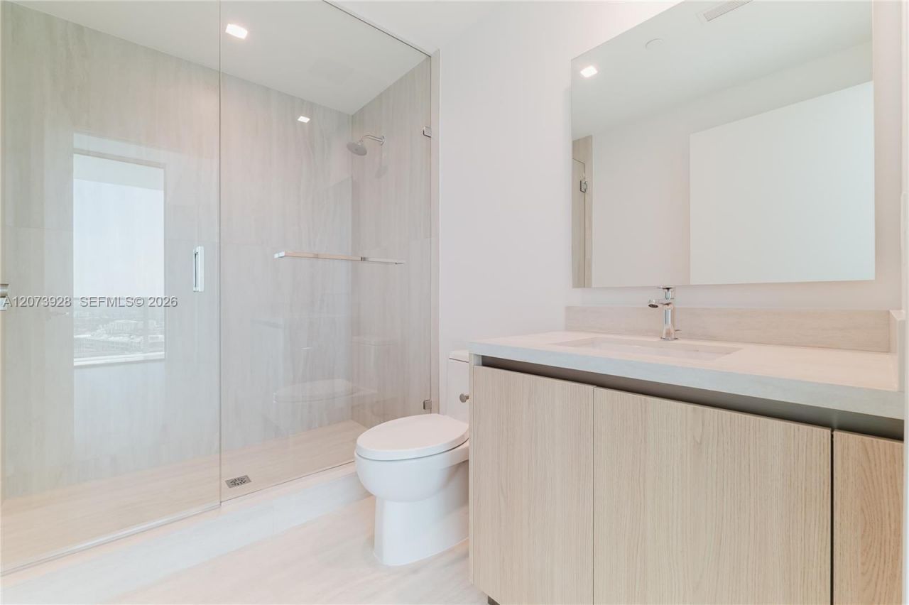 2411 Laguna Cir , Unit 2909, Miami, FL 33181 Photo