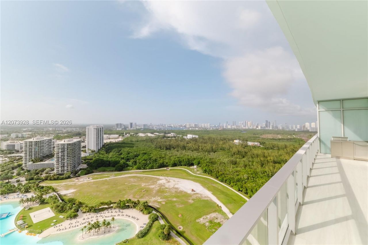 2411 Laguna Cir , Unit 2909, Miami, FL 33181 Photo
