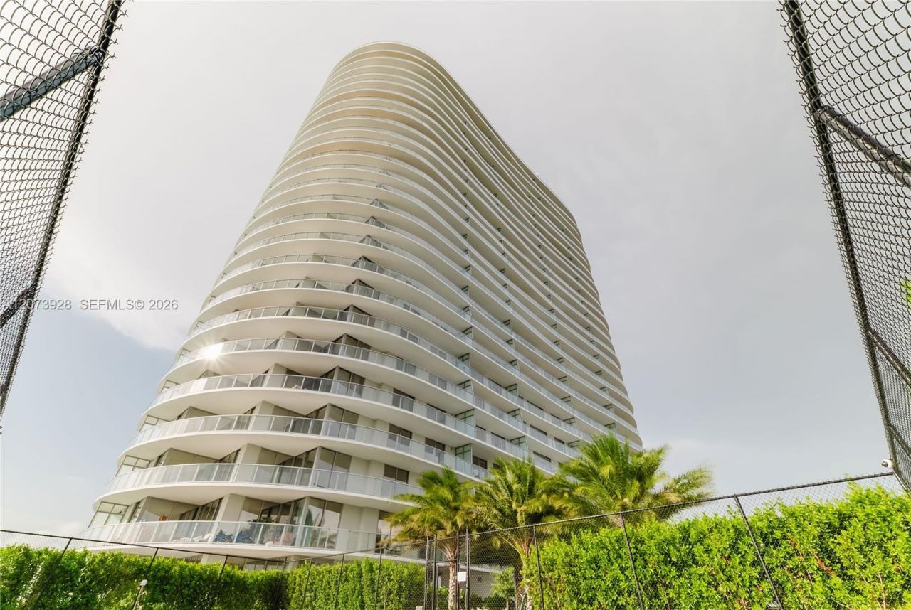 2411 Laguna Cir , Unit 2909, Miami, FL 33181 Photo