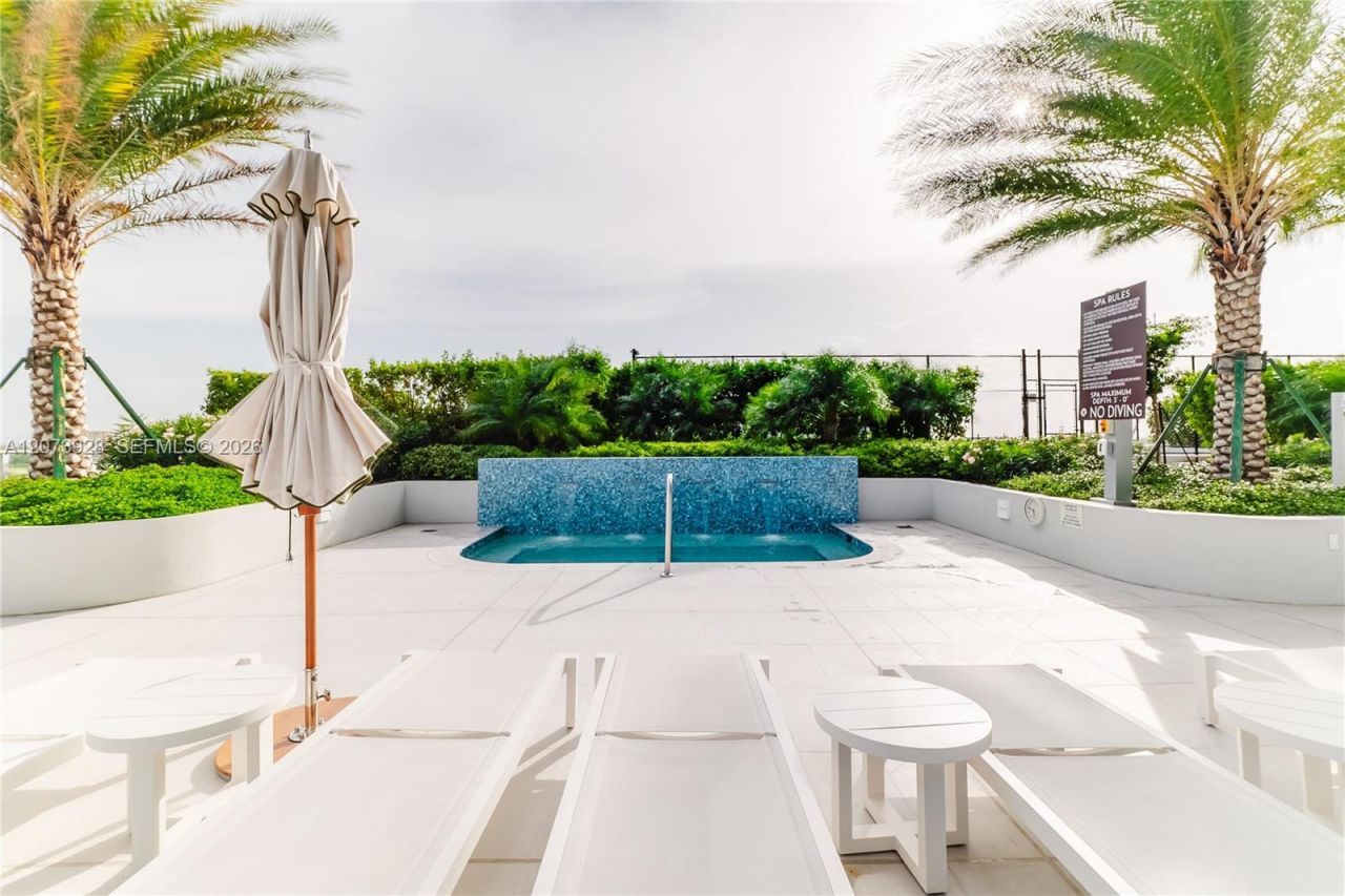 2411 Laguna Cir , Unit 2909, Miami, FL 33181 Photo