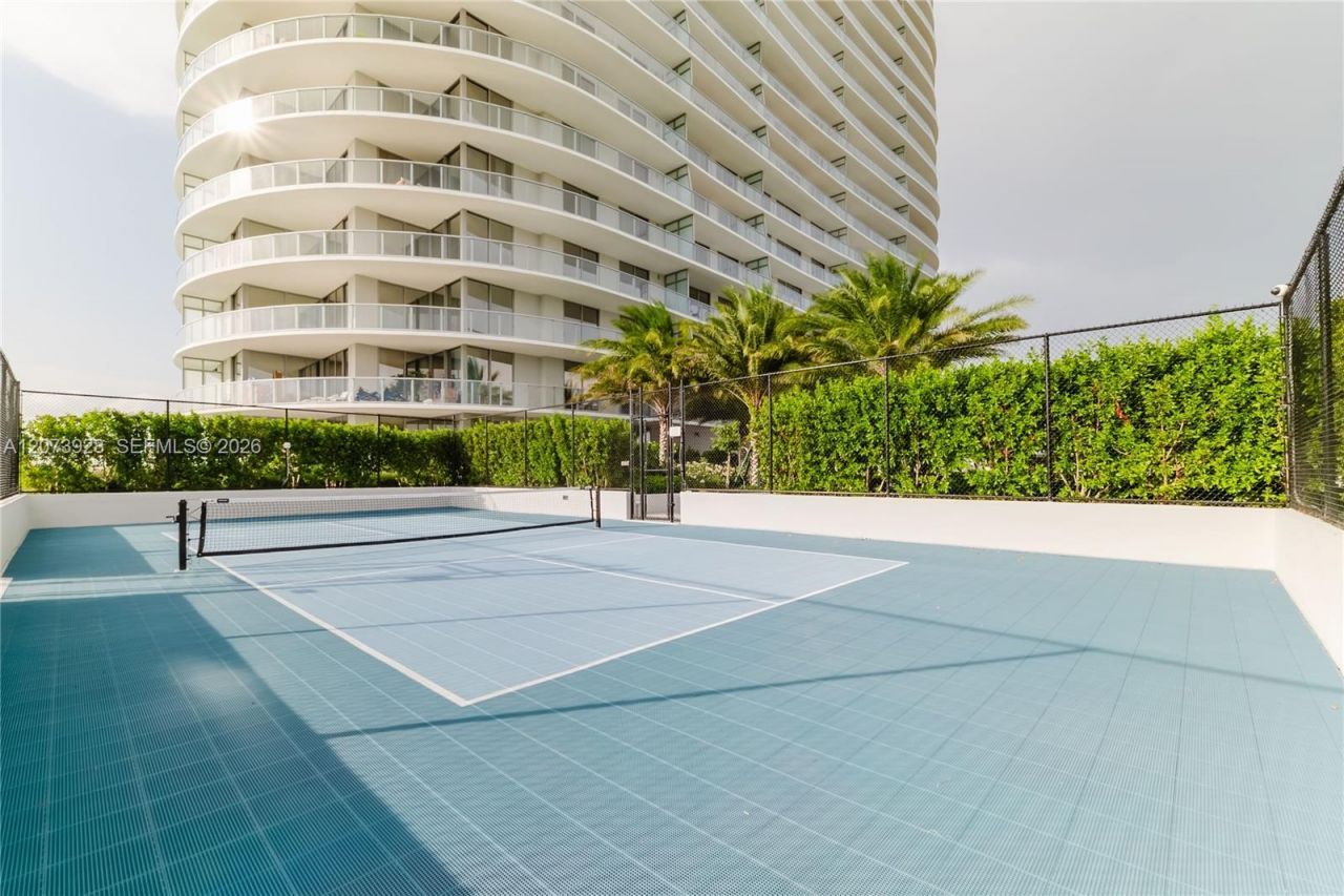 2411 Laguna Cir , Unit 2909, Miami, FL 33181 Photo