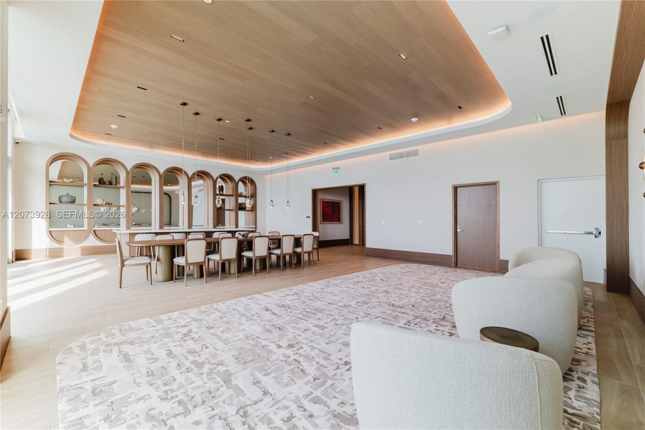 2411 Laguna Cir , Unit 2909, Miami, FL 33181 Photo