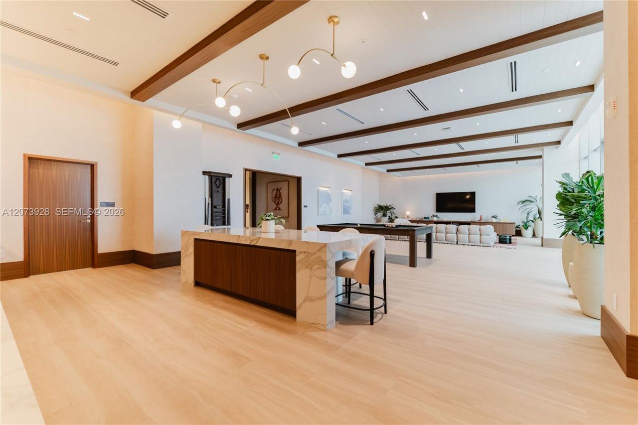 2411 Laguna Cir , Unit 2909, Miami, FL 33181 Photo
