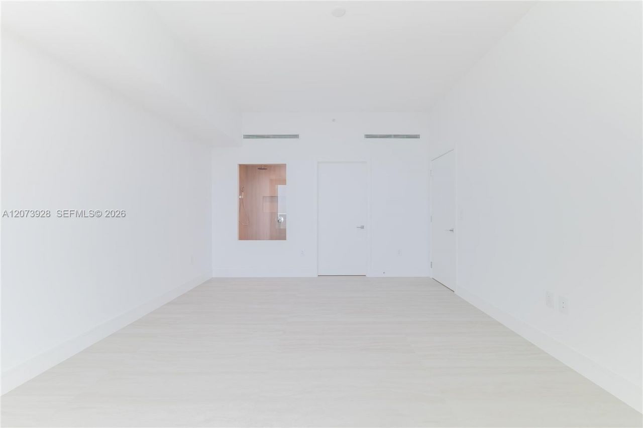 2411 Laguna Cir , Unit 2909, Miami, FL 33181 Photo