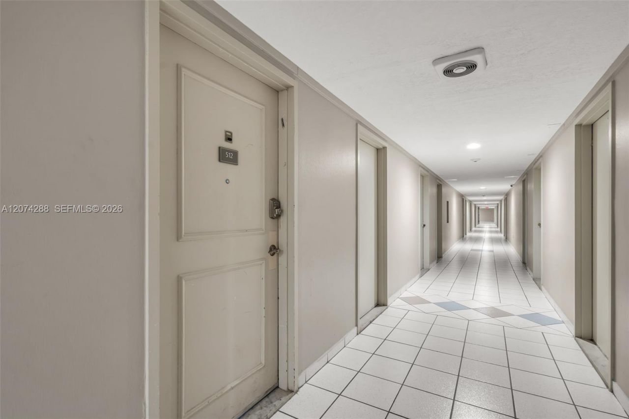 465 Ocean Dr , Unit 512, Miami Beach, FL 33139 Photo