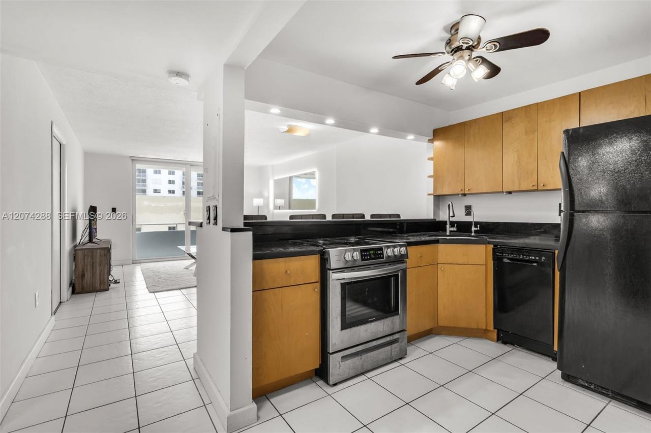 465 Ocean Dr , Unit 512, Miami Beach, FL 33139 Photo