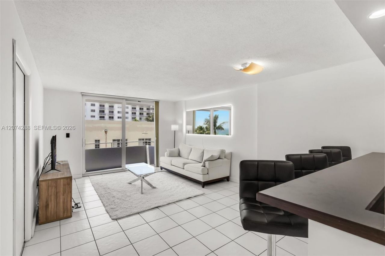 465 Ocean Dr , Unit 512, Miami Beach, FL 33139 Photo