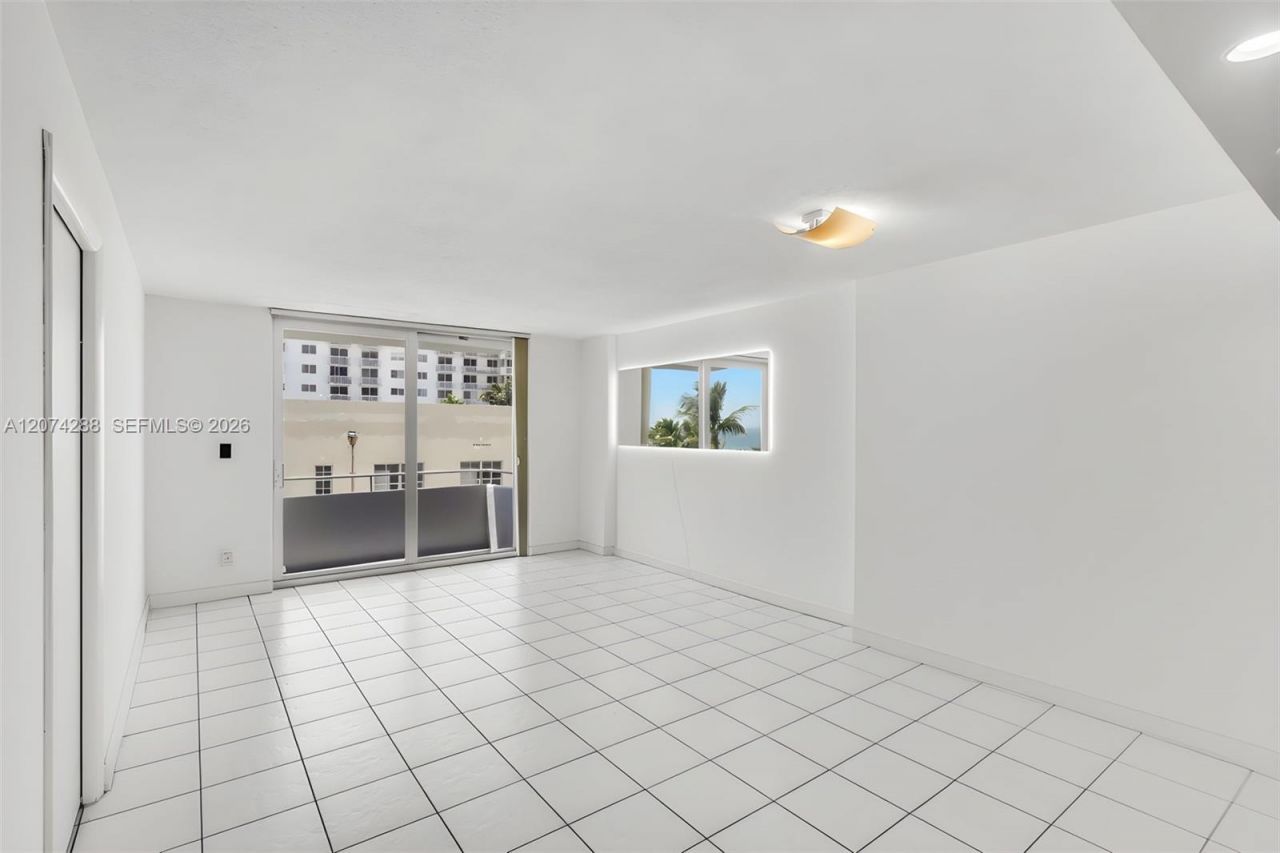 465 Ocean Dr , Unit 512, Miami Beach, FL 33139 Photo