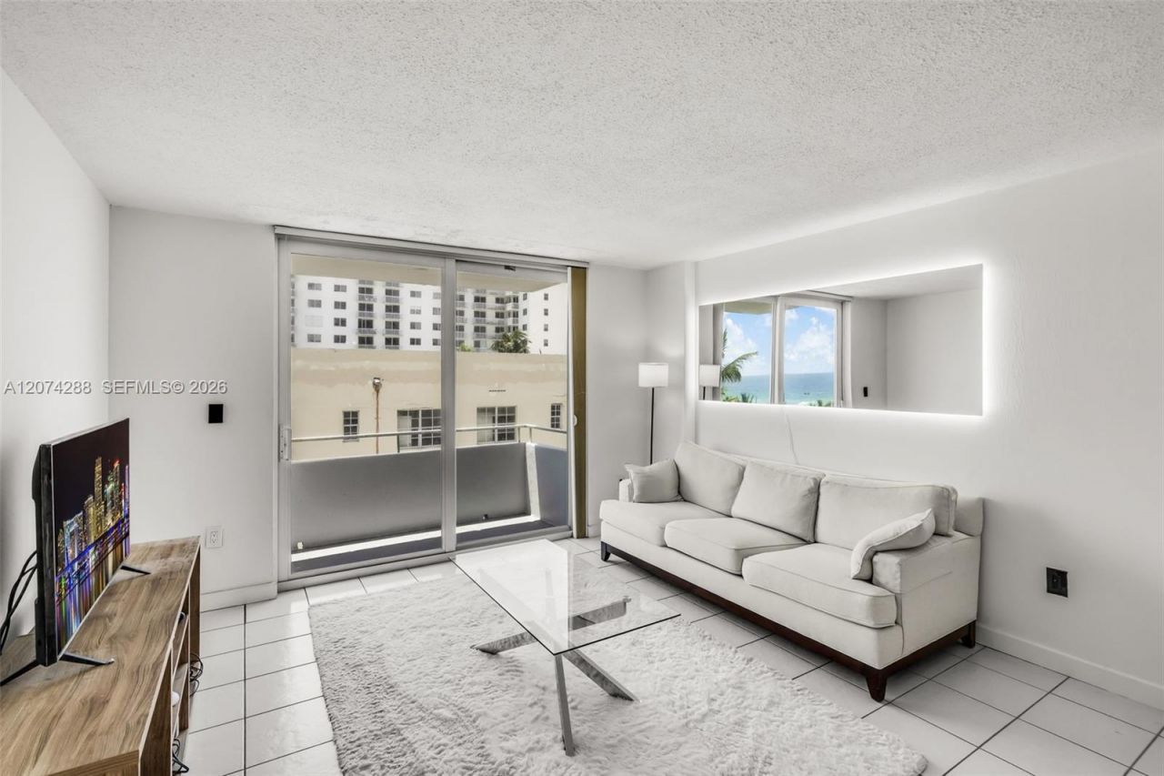 465 Ocean Dr , Unit 512, Miami Beach, FL 33139 Photo