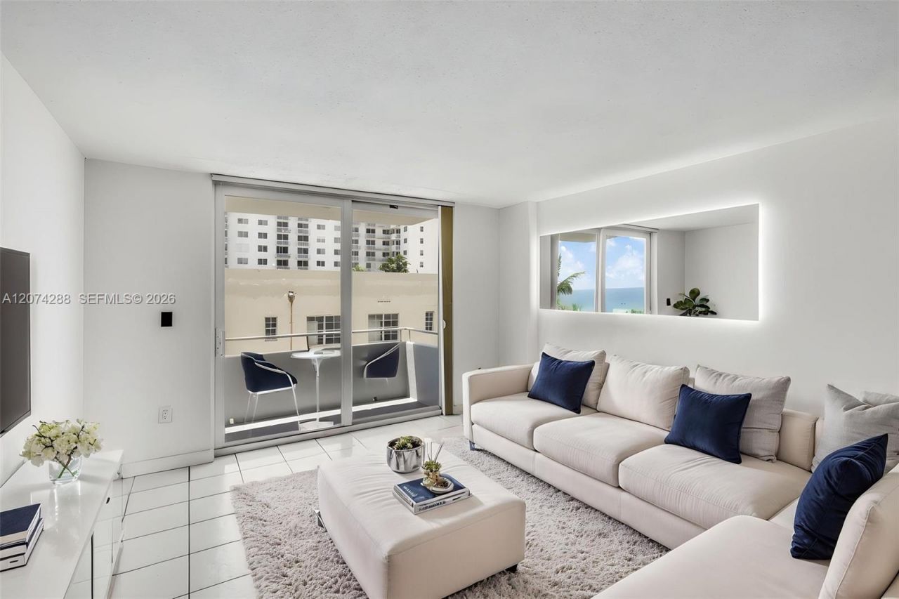 465 Ocean Dr , Unit 512, Miami Beach, FL 33139 Photo