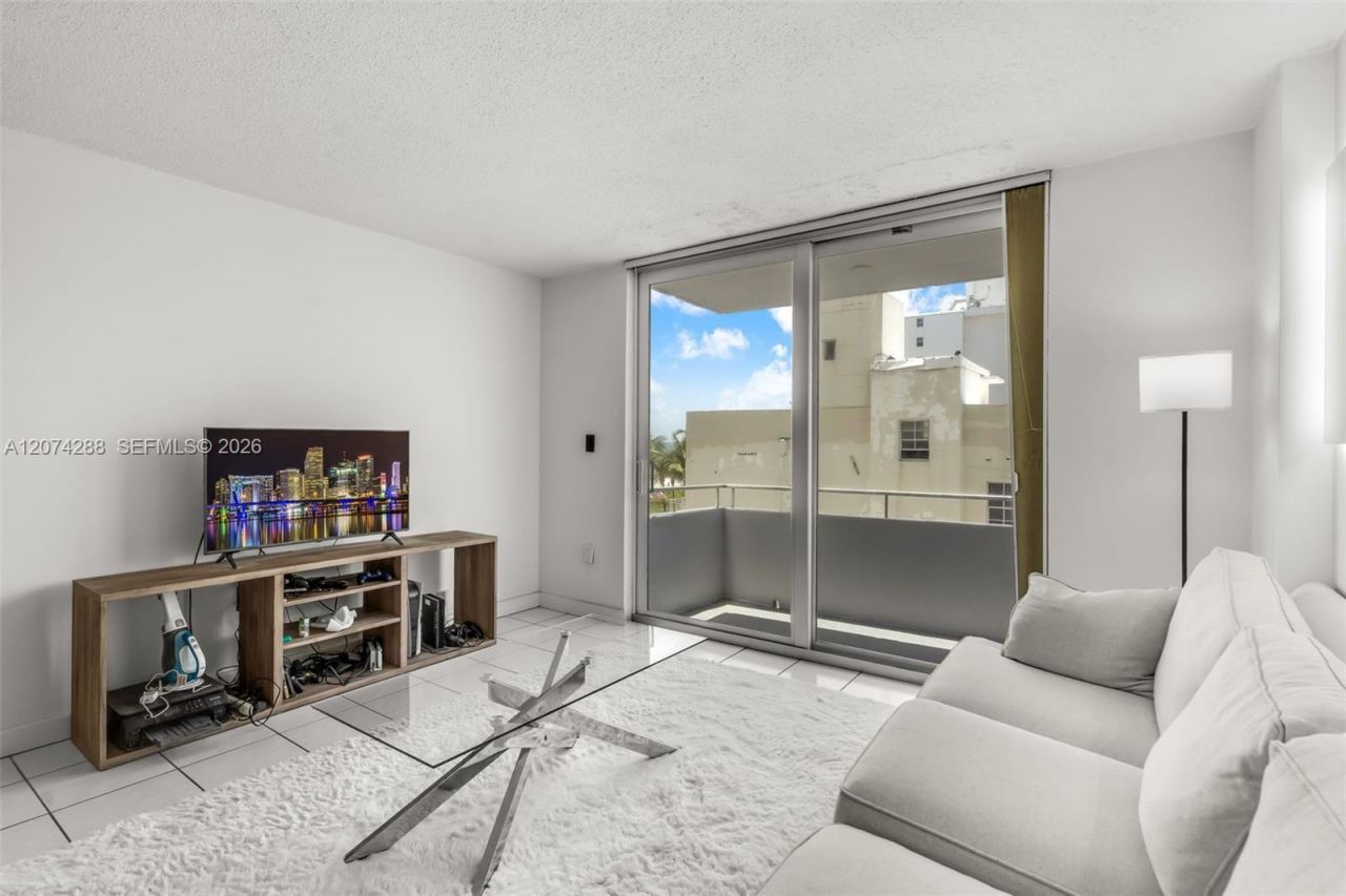 465 Ocean Dr , Unit 512, Miami Beach, FL 33139 Photo
