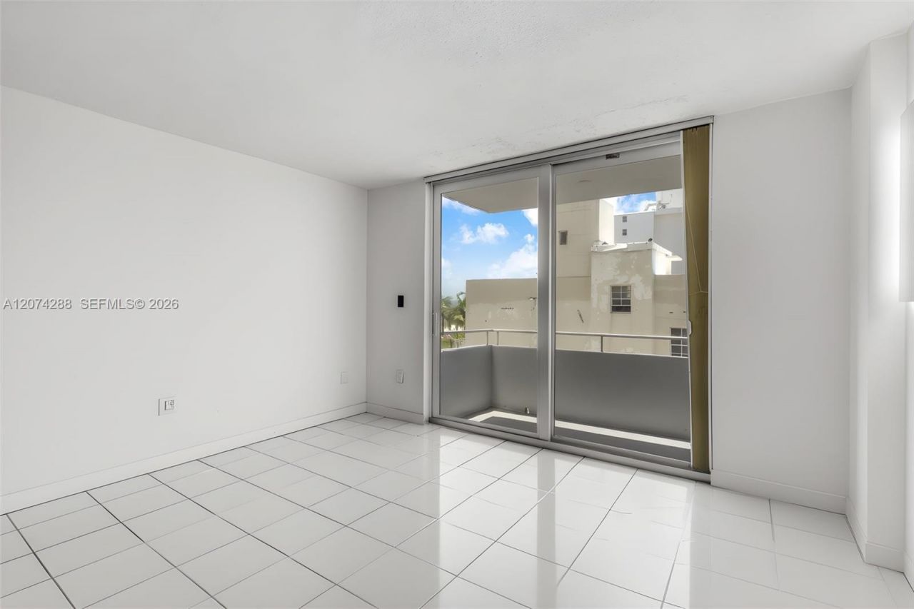 465 Ocean Dr , Unit 512, Miami Beach, FL 33139 Photo