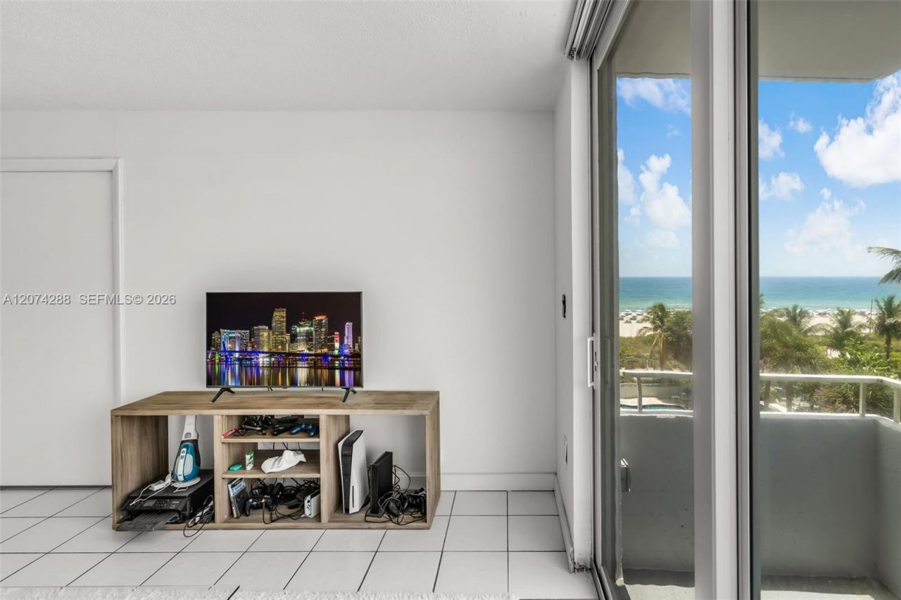 465 Ocean Dr , Unit 512, Miami Beach, FL 33139 Photo