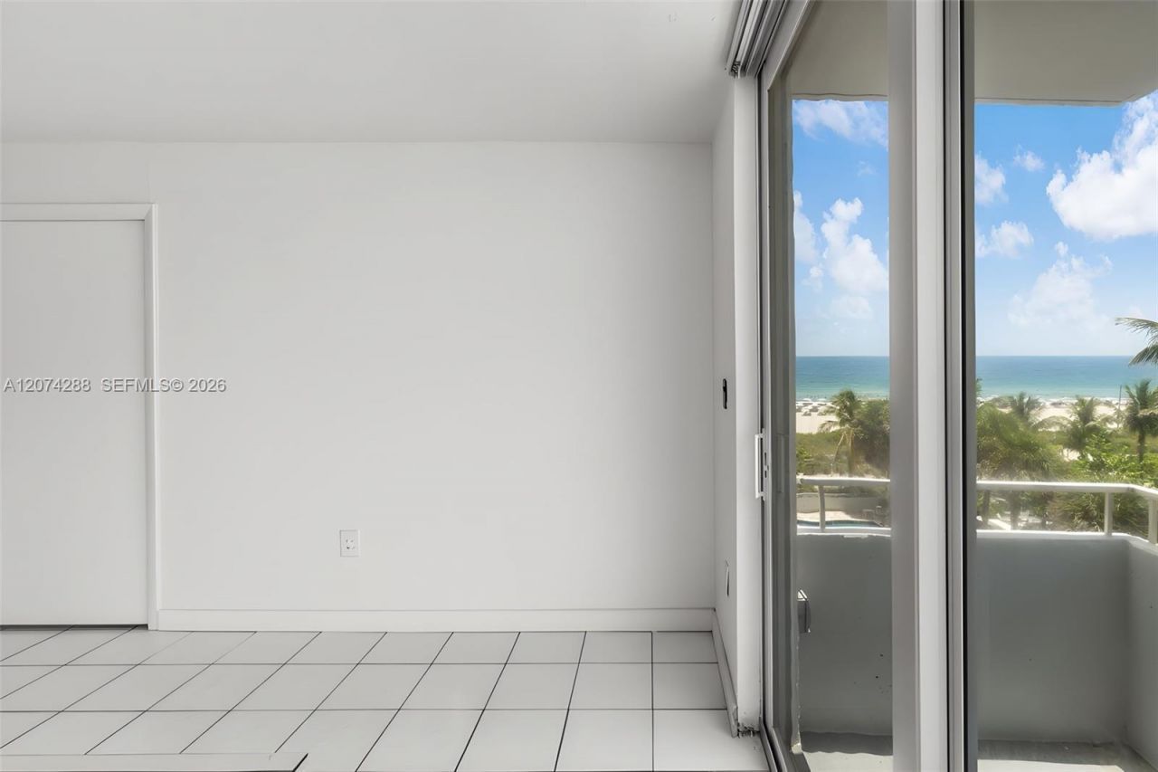 465 Ocean Dr , Unit 512, Miami Beach, FL 33139 Photo