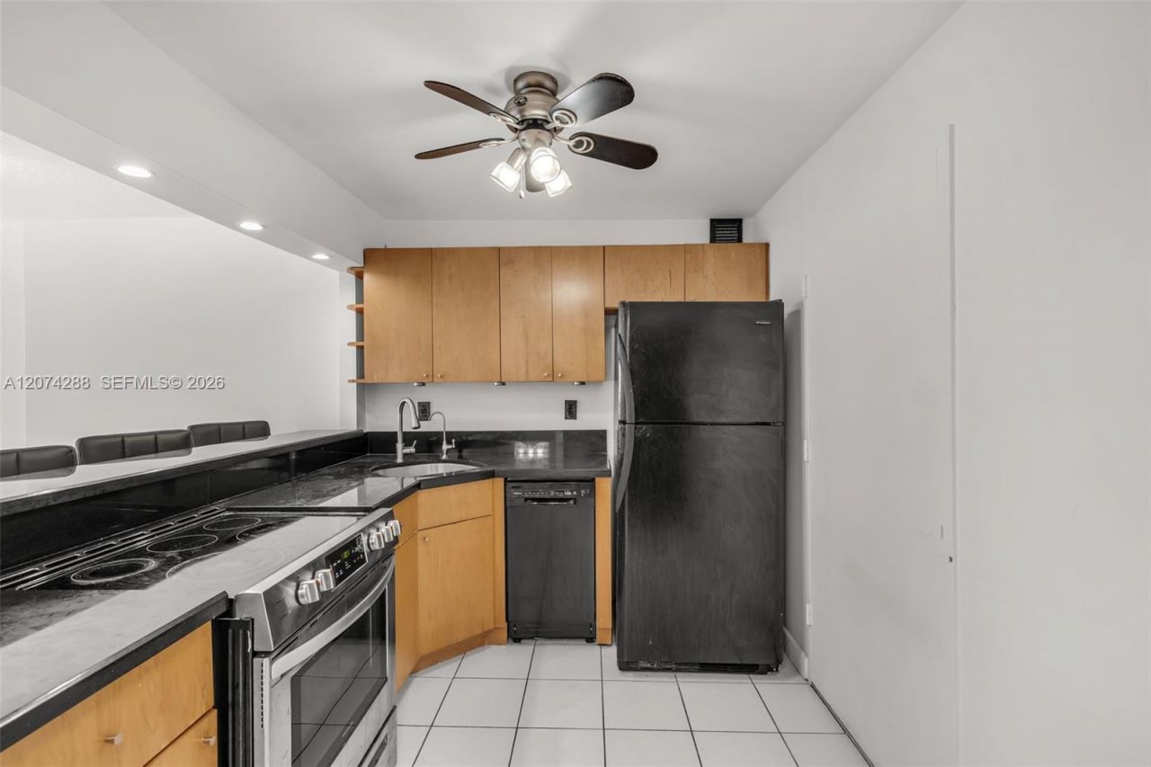 465 Ocean Dr , Unit 512, Miami Beach, FL 33139 Photo