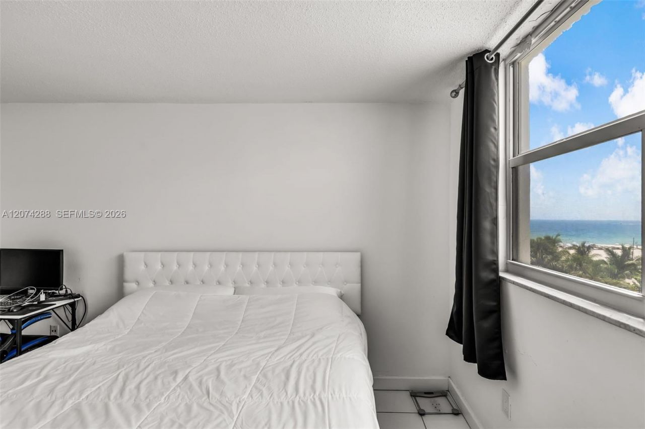 465 Ocean Dr , Unit 512, Miami Beach, FL 33139 Photo