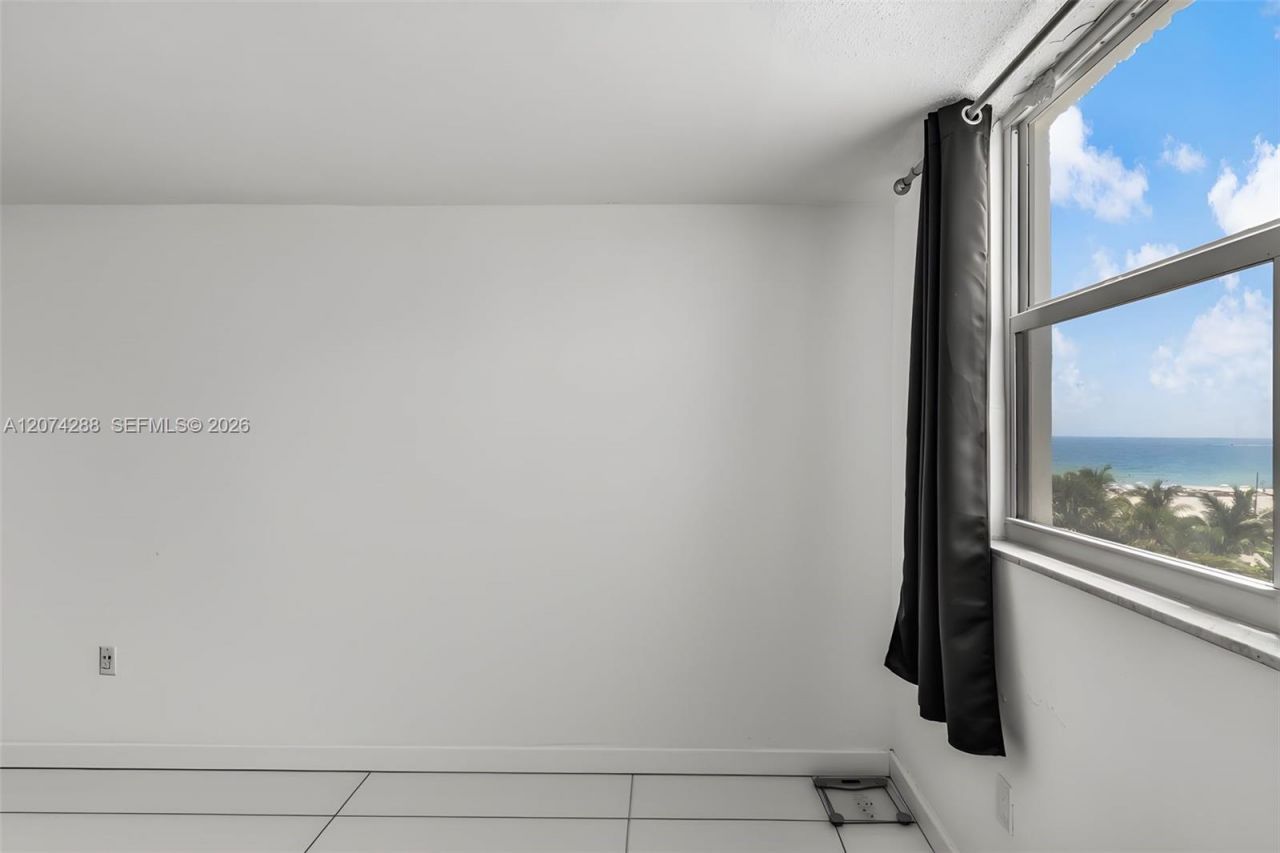 465 Ocean Dr , Unit 512, Miami Beach, FL 33139 Photo