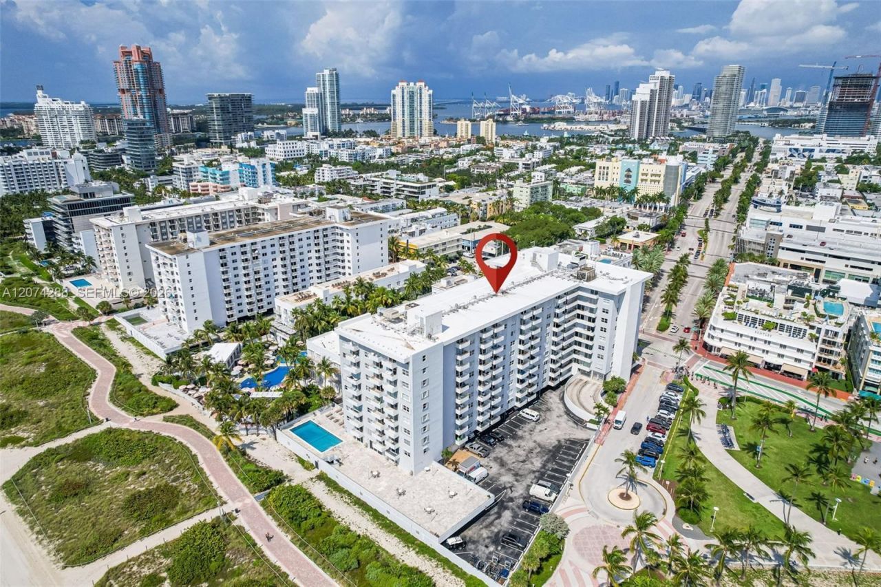 465 Ocean Dr , Unit 512, Miami Beach, FL 33139 Photo