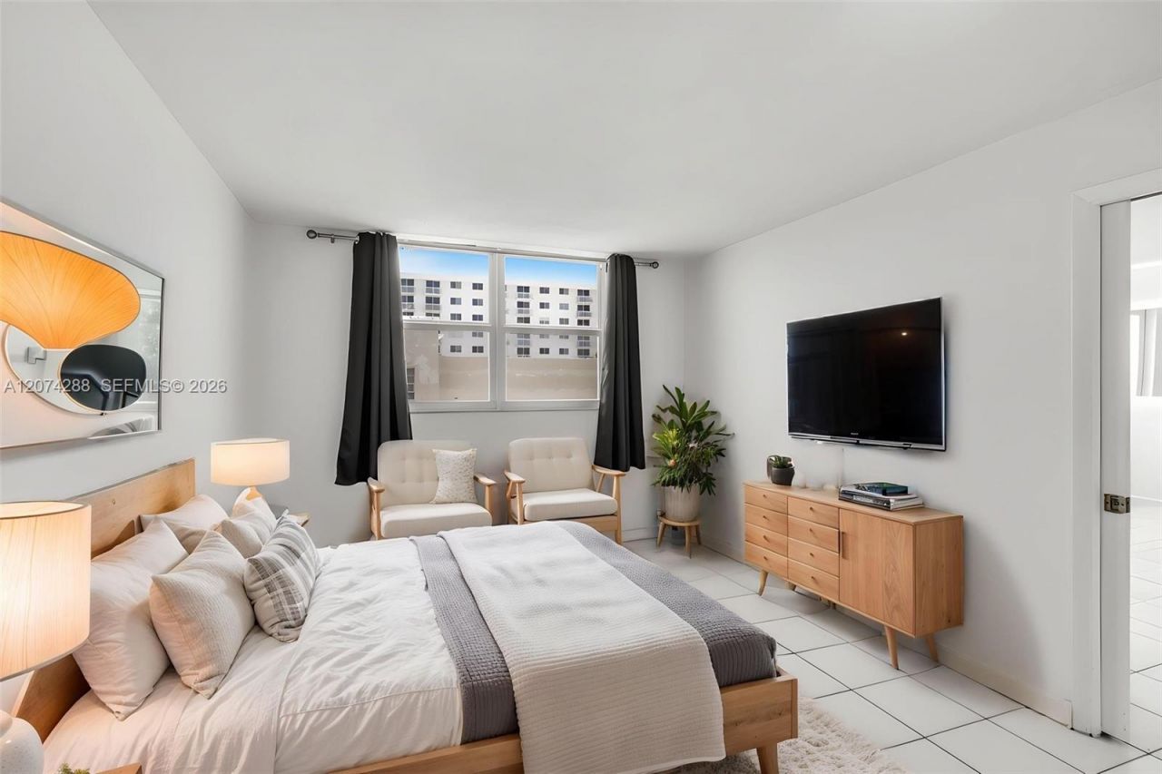 465 Ocean Dr , Unit 512, Miami Beach, FL 33139 Photo