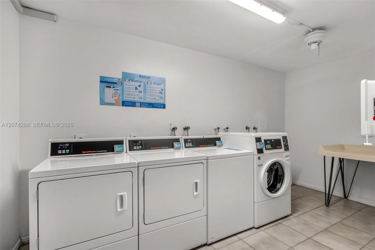 465 Ocean Dr , Unit 512, Miami Beach, FL 33139 Photo