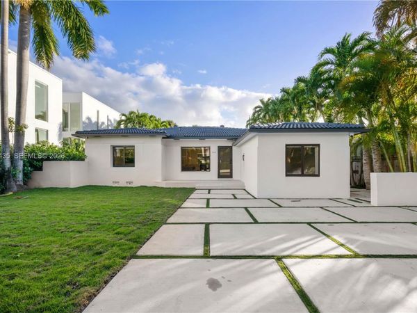 900 W 47th Ct , Miami Beach, FL 33140