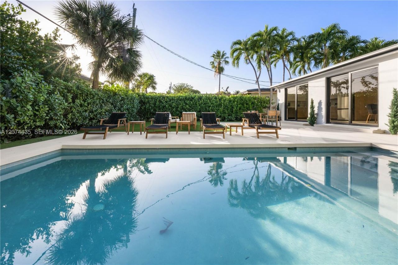 900 W 47th Ct , Miami Beach, FL 33140 Photo