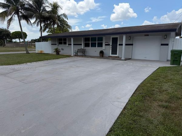 1000 NW 76th Ter, Pembroke Pines, FL 33024