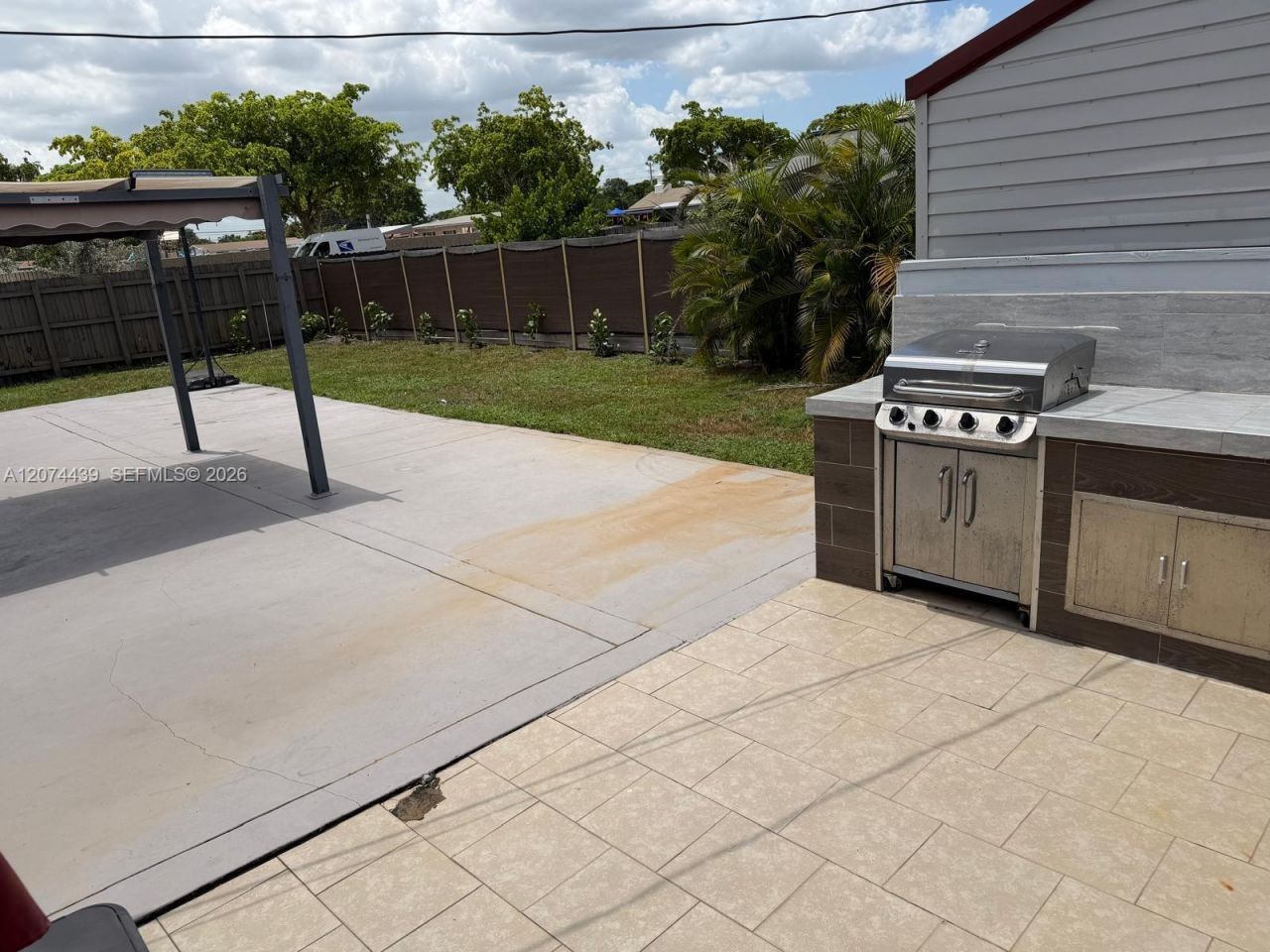1000 NW 76th Ter, Pembroke Pines, FL 33024 Photo