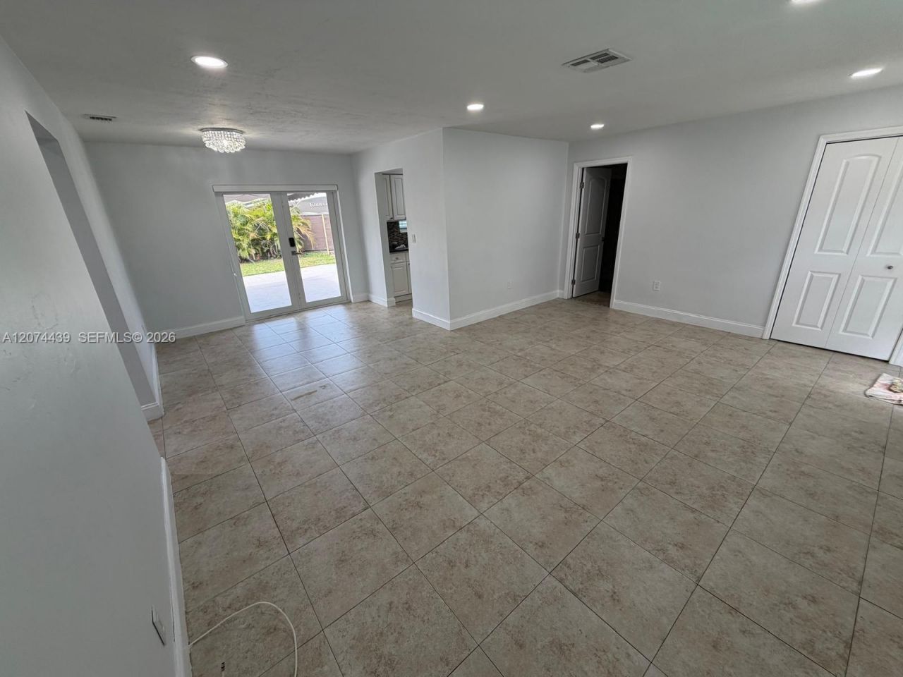 1000 NW 76th Ter, Pembroke Pines, FL 33024 Photo