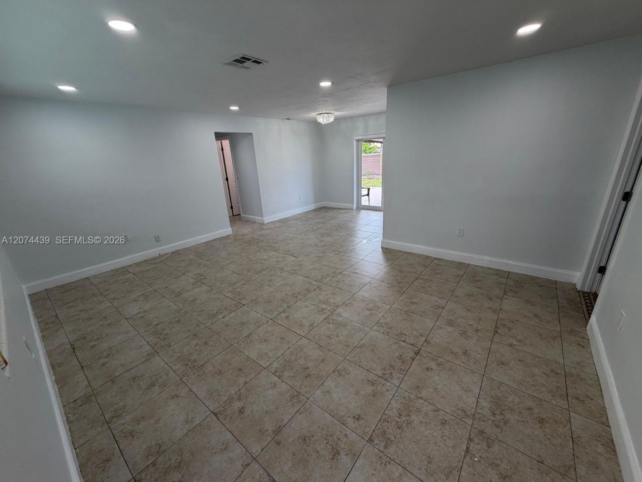 1000 NW 76th Ter, Pembroke Pines, FL 33024 Photo