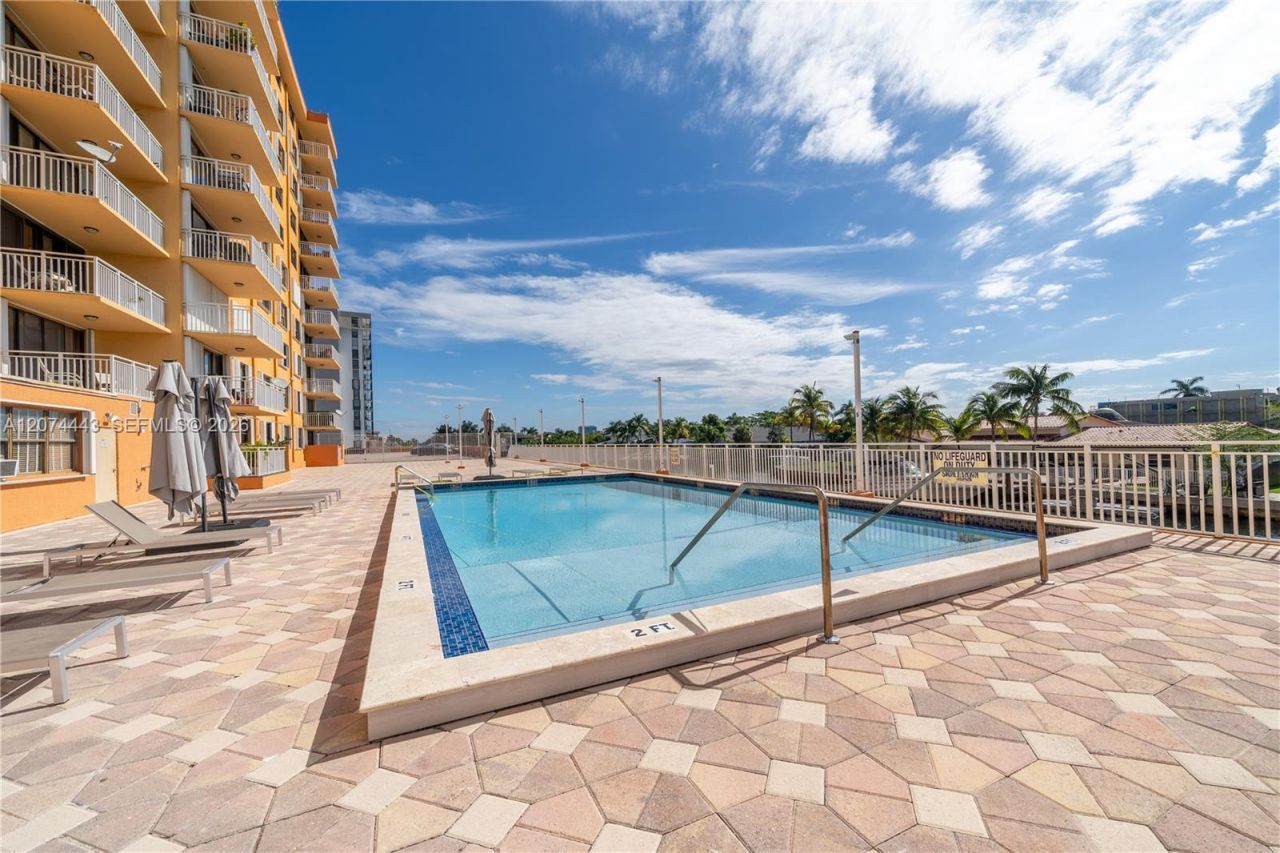 2450 NE 135th St, Unit 209, North Miami, FL 33181 Photo