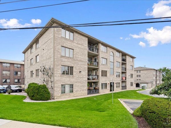 10600 Southwest Highway, Unit 303A, Chicago Ridge, IL 60415