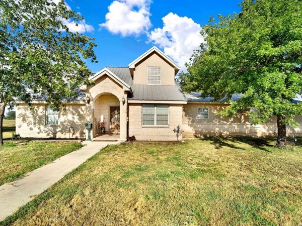 1466 County Road 456, Hondo, TX 78861