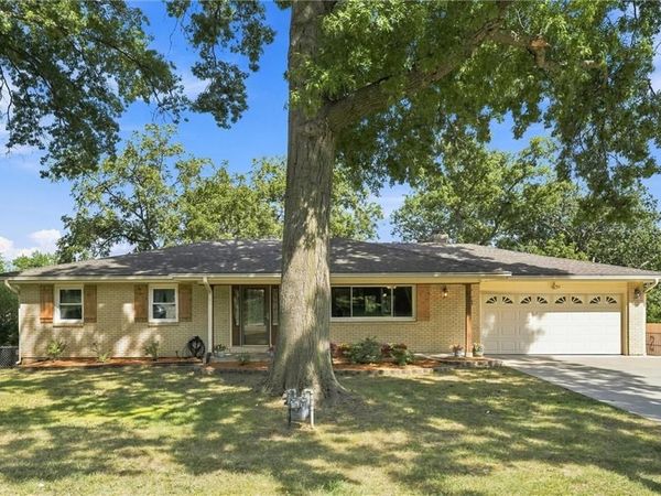 743 Linda Lane, Bonner Springs, KS 66012