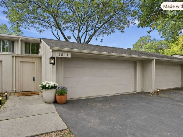 1511 Black Oaks Place N, Plymouth, MN 55447