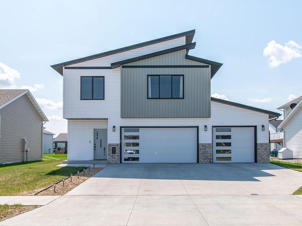 6013 Kodiak Lane, Horace, ND 58047