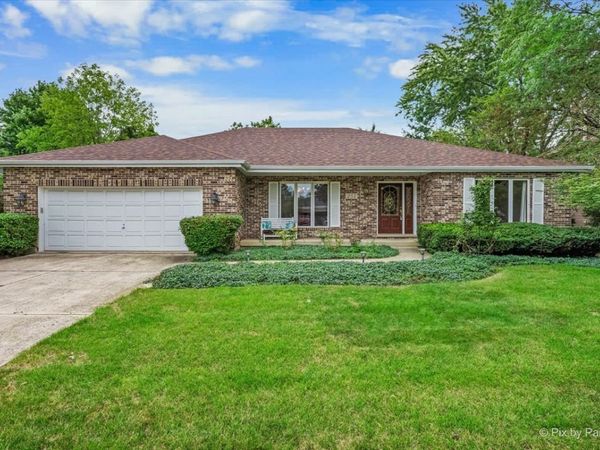 251 N Cambridge Drive , Geneva, IL 60134
