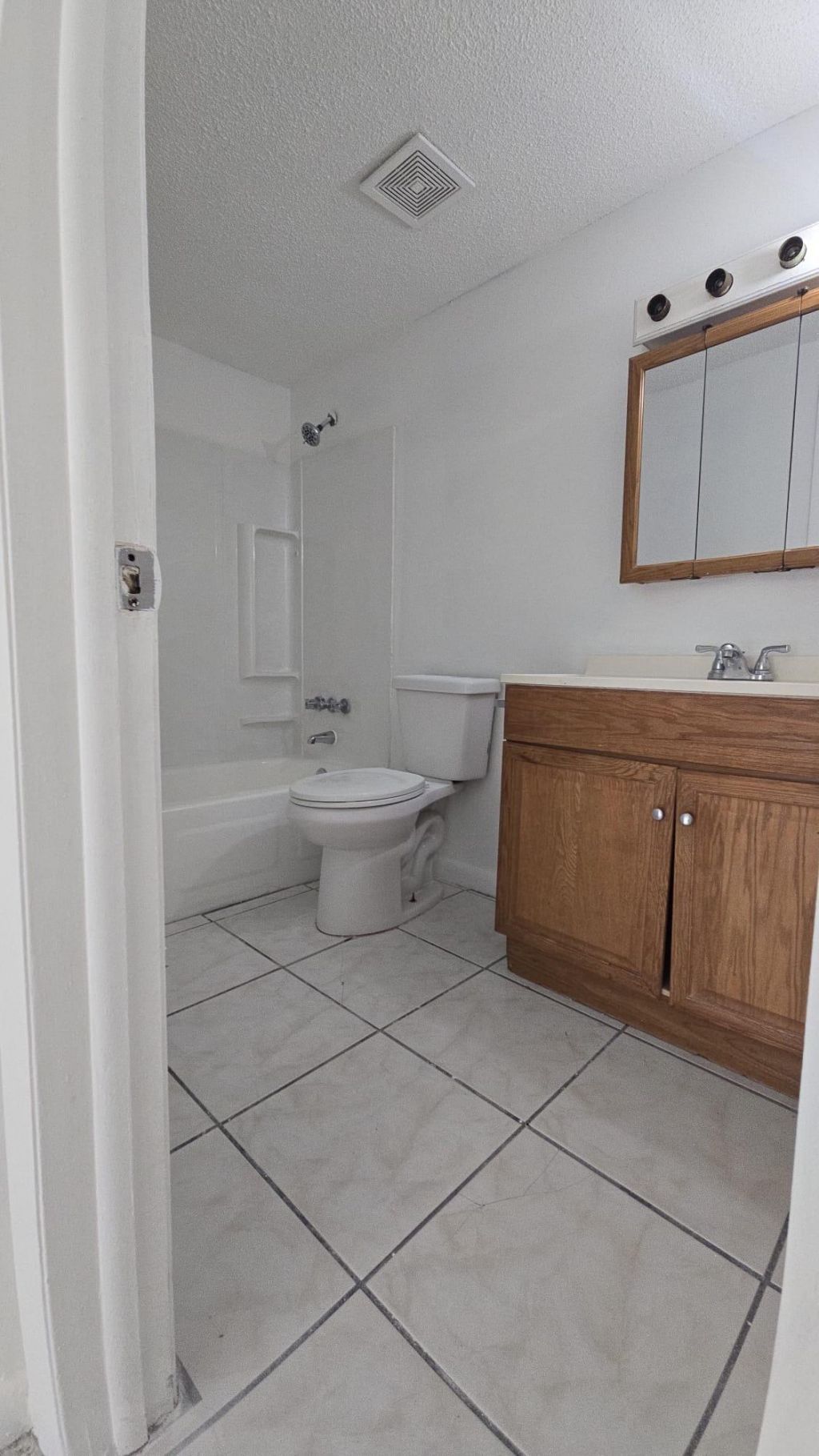 3600 NW 21st Street, Unit 203, Lauderdale Lakes, FL 33311 Photo