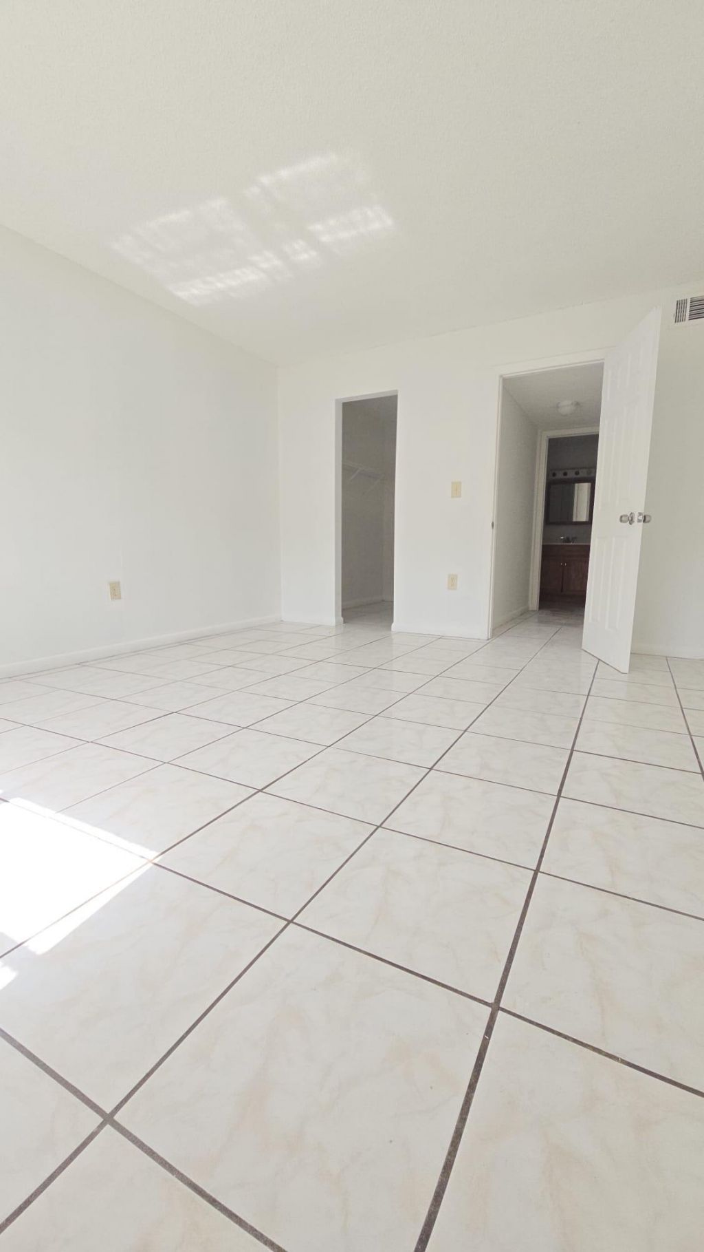 3600 NW 21st Street, Unit 203, Lauderdale Lakes, FL 33311 Photo
