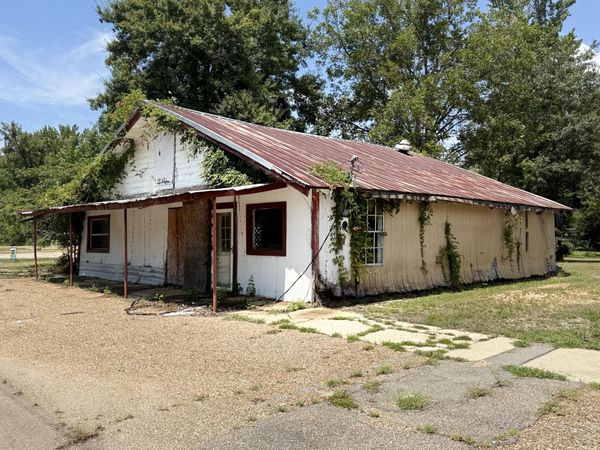 86 Main Ave., Brooklyn, MS 39425