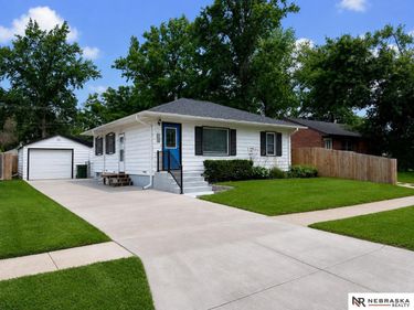 5411 Knox Street, Lincoln, NE 68504