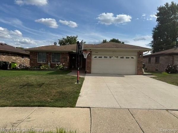 4966 Peachtree Drive, Sterling Heights, Mi 48310
