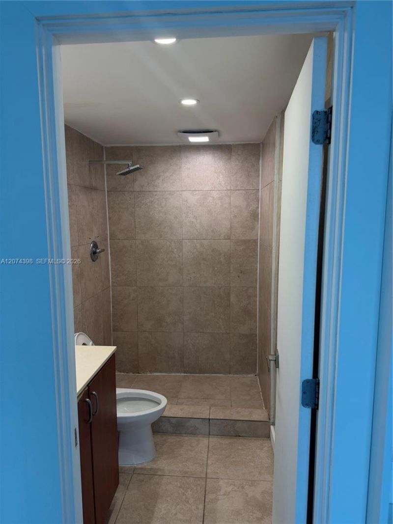 7501 E Treasure Dr , Unit 6K, North Bay Village, FL 33141 Photo