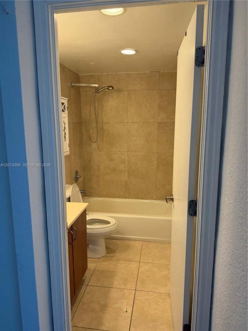 7501 E Treasure Dr , Unit 6K, North Bay Village, FL 33141 Photo