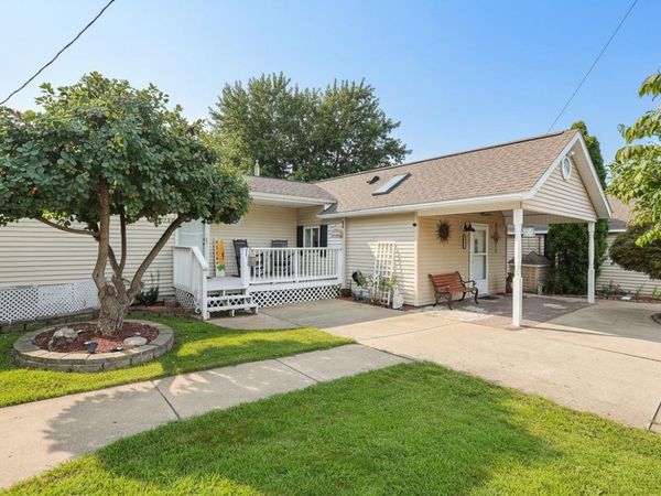 51770 Easy Street, Paw Paw, MI 49079