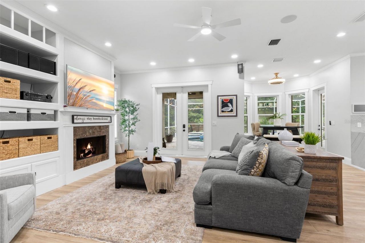 930 Southern Pine Court Ne, Saint Petersburg, FL 33703 Photo